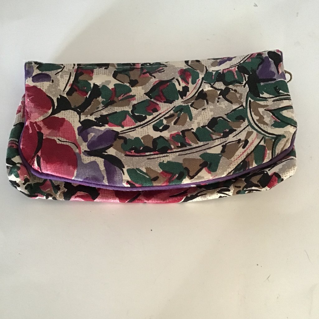 Multicolored MakeUp Holder With Mirror